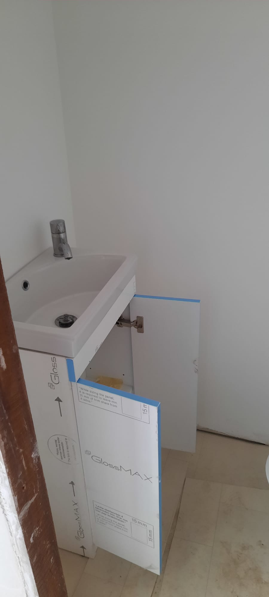 Cloakroom vanity unit